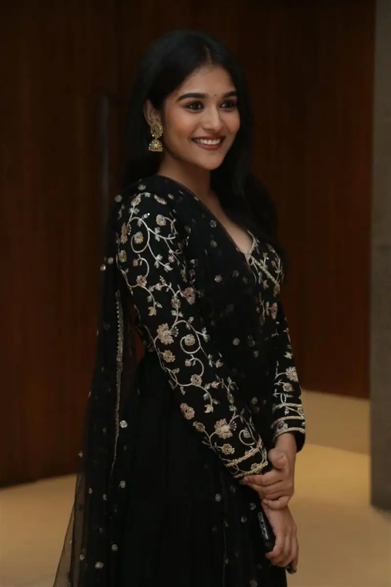 TELUGU GIRL SHREYA RANI REDDY IN BLACK DRESS 2